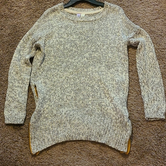 Unique knit sweater with side zippers - Picture 1 of 6